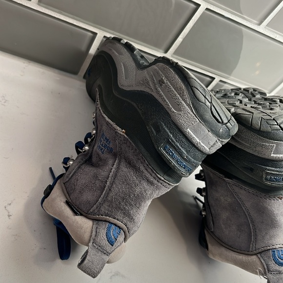The‎ North Face Kids (Big Kid) 4 Grey Rounded-toe Snow Boots